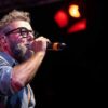 Paolo Vallesi nel videoclip di L’Isola il mare e Te