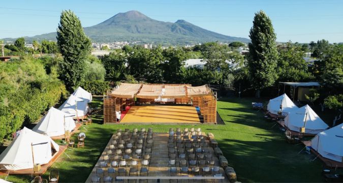Evento Sharing Art 2025 a Pompei con danza, yoga e spettacoli