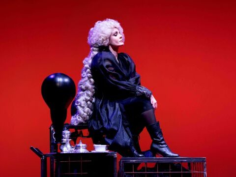 Federica Luna Vincenti interpreta Sissi l’Imperatrice sul palco del Teatro Nuovo di Napoli