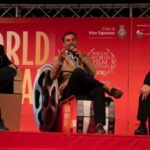Vincitori Social World Film Festival 2025 sul palco della serata di gala