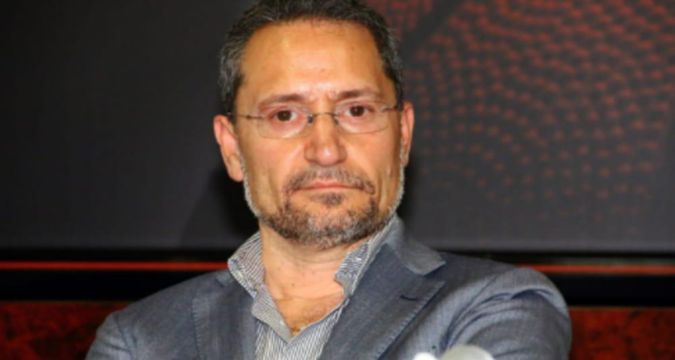 Operatore SALP assiste persona senza fissa dimora allo sportello sociale di Napoli