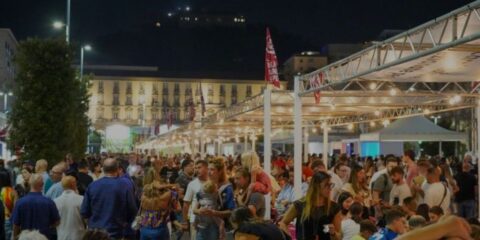 Bufala Fest 2025 Napoli Piazza Municipio – stand gastronomici e show cooking