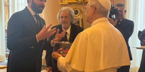 Hollywood incontra il Vaticano: Al Pacino e Andrea Iervolino ricevuti in udienza privata da Papa Leone XIV per un dialogo su cinema, fede e pace globale.