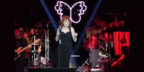 Fiorella Mannoia in concerto a Roccella Jonica e Diamante con “Fiorella Sinfonica – Live con Orchestra”