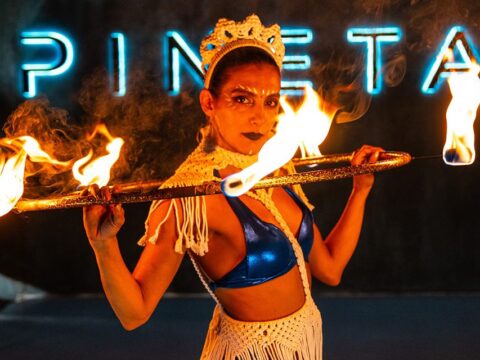 Tre notti di festa nella perla della Costa Smeralda: il Pineta Club Porto Rotondo celebra Ferragosto con musica, spettacolo e glamour internazionale.
