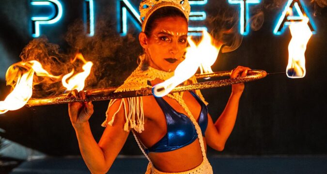 Tre notti di festa nella perla della Costa Smeralda: il Pineta Club Porto Rotondo celebra Ferragosto con musica, spettacolo e glamour internazionale.