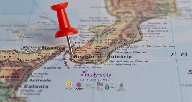 Vinitaly and the City Reggio Calabria sul Lungomare Falcomatà tra vino, degustazioni e spettacoli