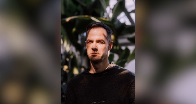 Adam Beyer in console al Flava Beach di Castel Volturno