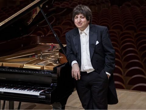 Ramin Bahrami pianista inaugura Musica Urbana a Napoli con Bach